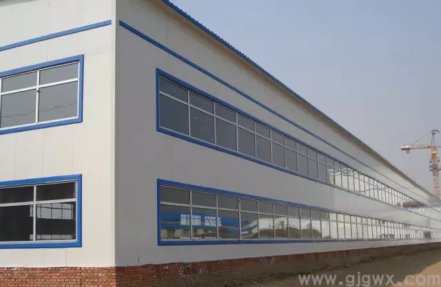 彩鋼板屋面滲漏水了重新更換還是維修? (圖1) 彩鋼板屋面滲漏水了重新更換還是維修? (圖1)